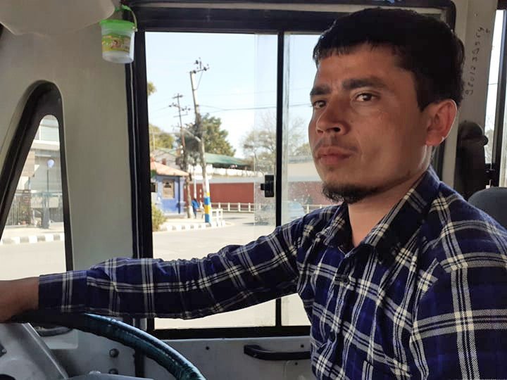 सडक पाइलटको पीडाः खान नपाएर मर्न थालियो सरकार ! घर जाने व्यवस्था होस् 