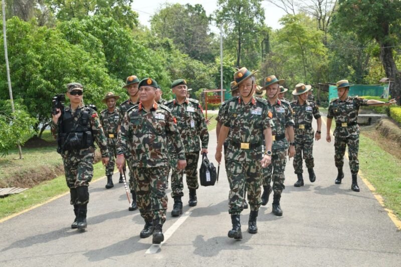 प्रधान सेनापति सिग्देलद्वारा पृतना र सैनिक अस्पतालको निरीक्षण भ्रमण